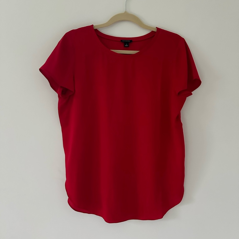 Red Ann Taylor silky short sleeve top